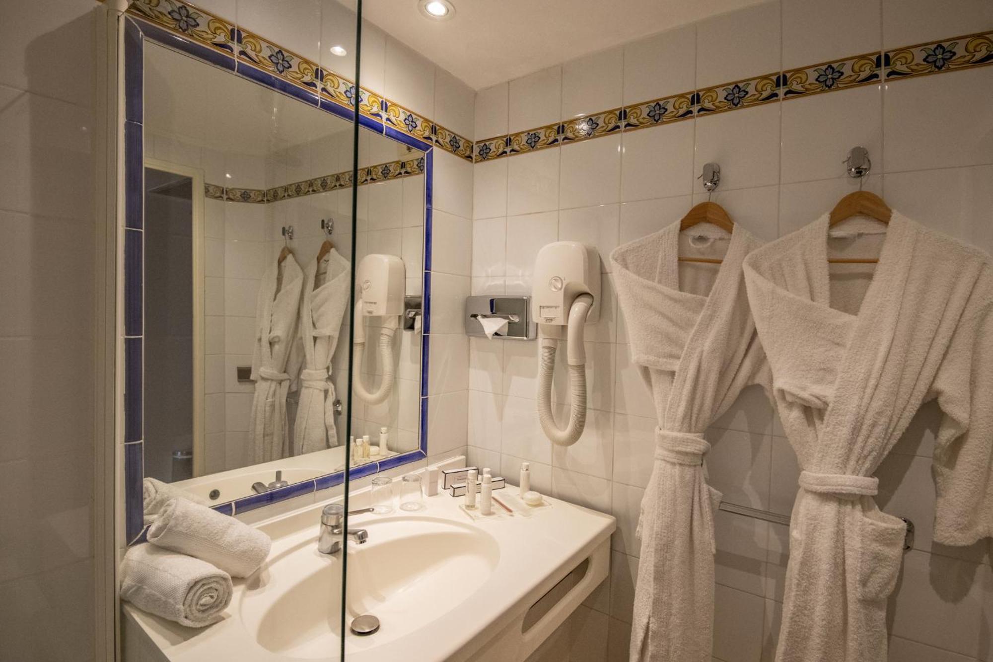 Hotel Amarante Канны Экстерьер фото