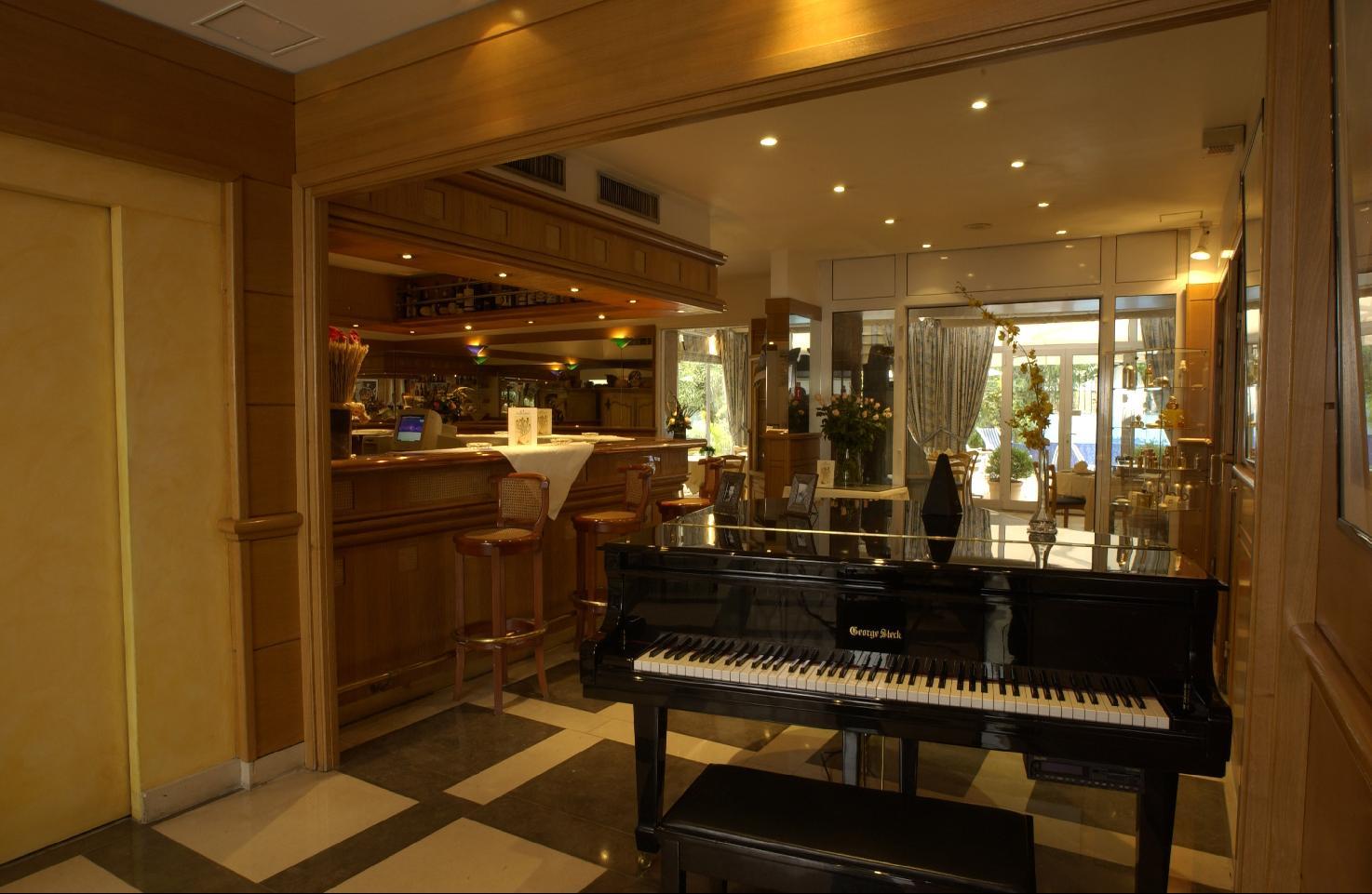 Hotel Amarante Канны Экстерьер фото